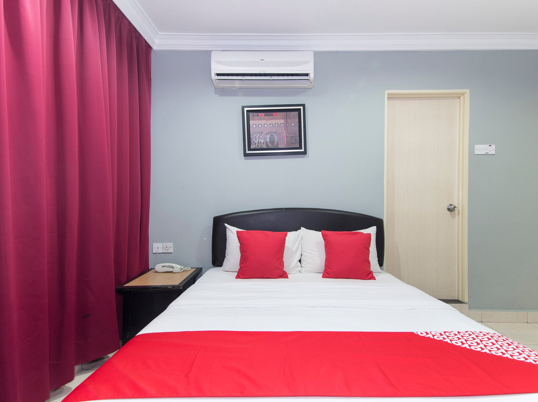 布蒂里安邦酒店主图