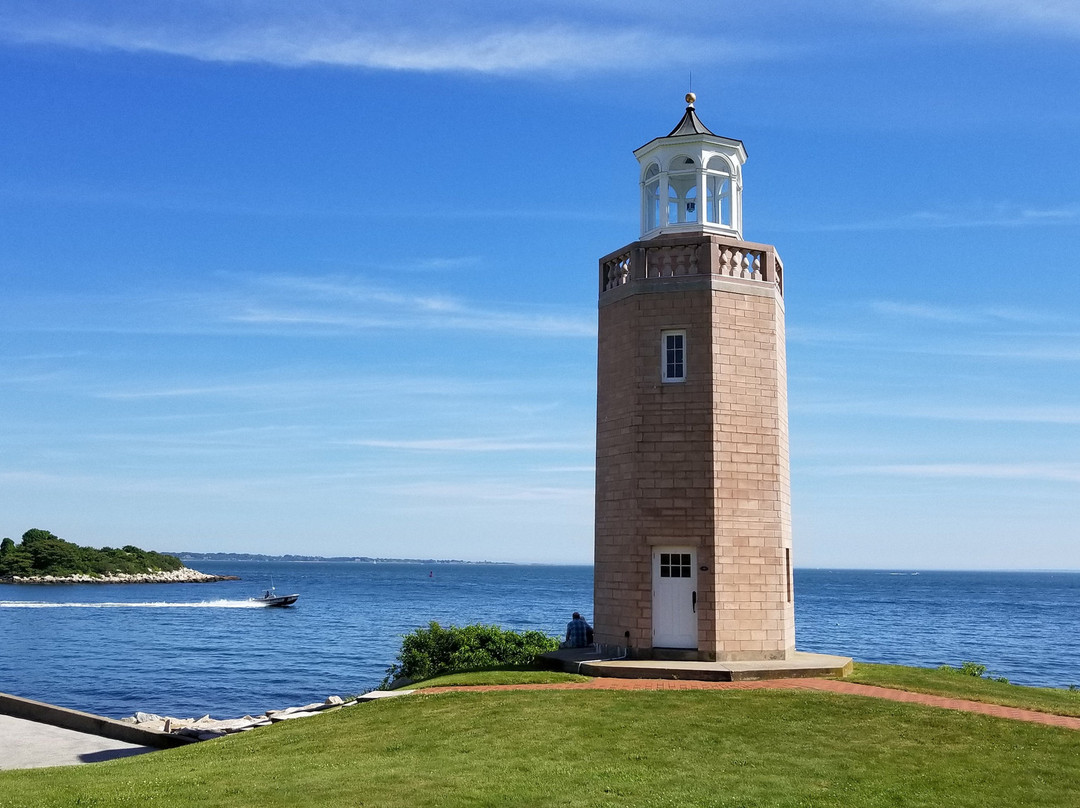 Avery Point Light景点图片