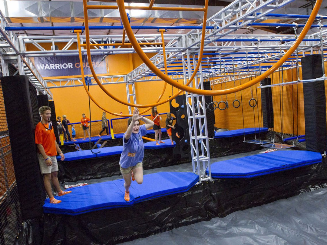 Killen旅游景点-Sky Zone Trampoline Park
