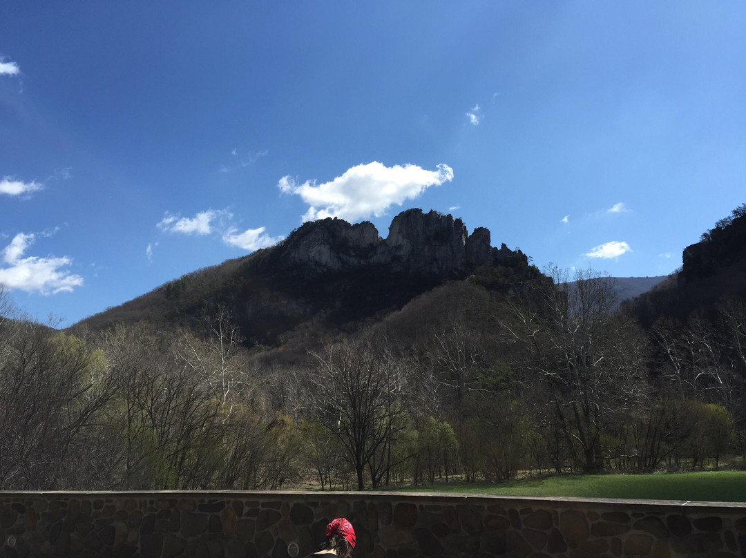Dryfork旅游景点-Seneca Rocks Mountain Guides