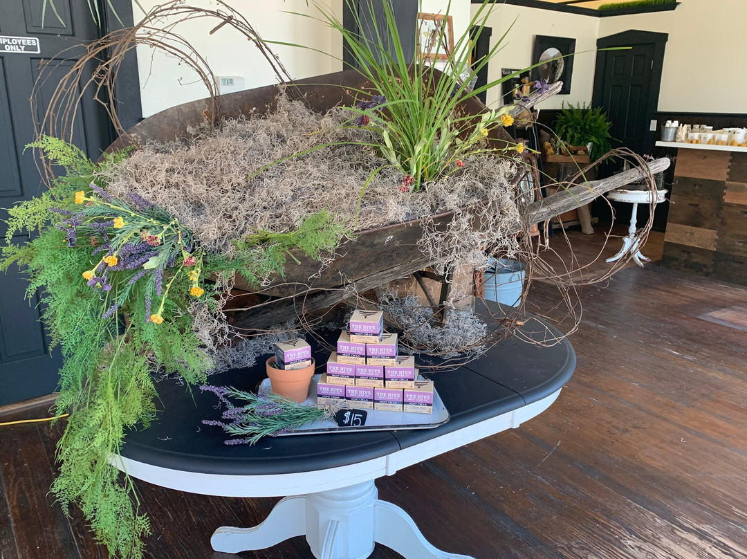 Harold's Famous Bee Co. + Honey Bar-Sainte Genevieve必去景点