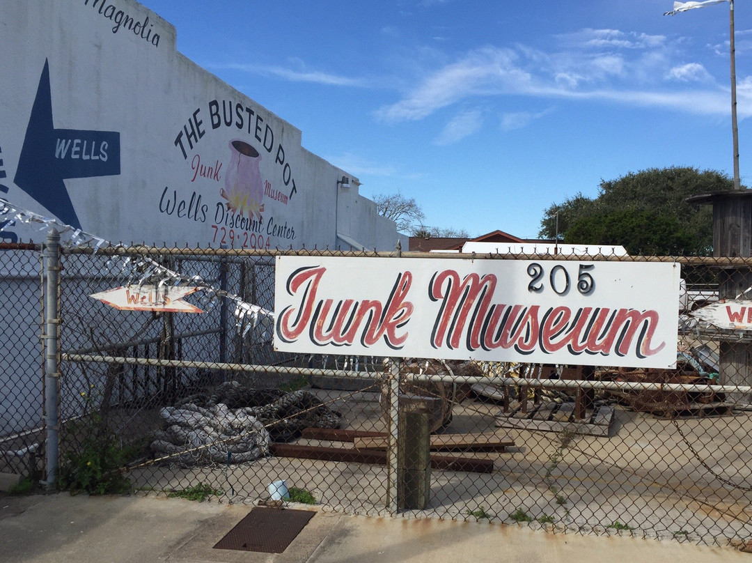 Busted Pot Junk Museum & Wells Discount Center