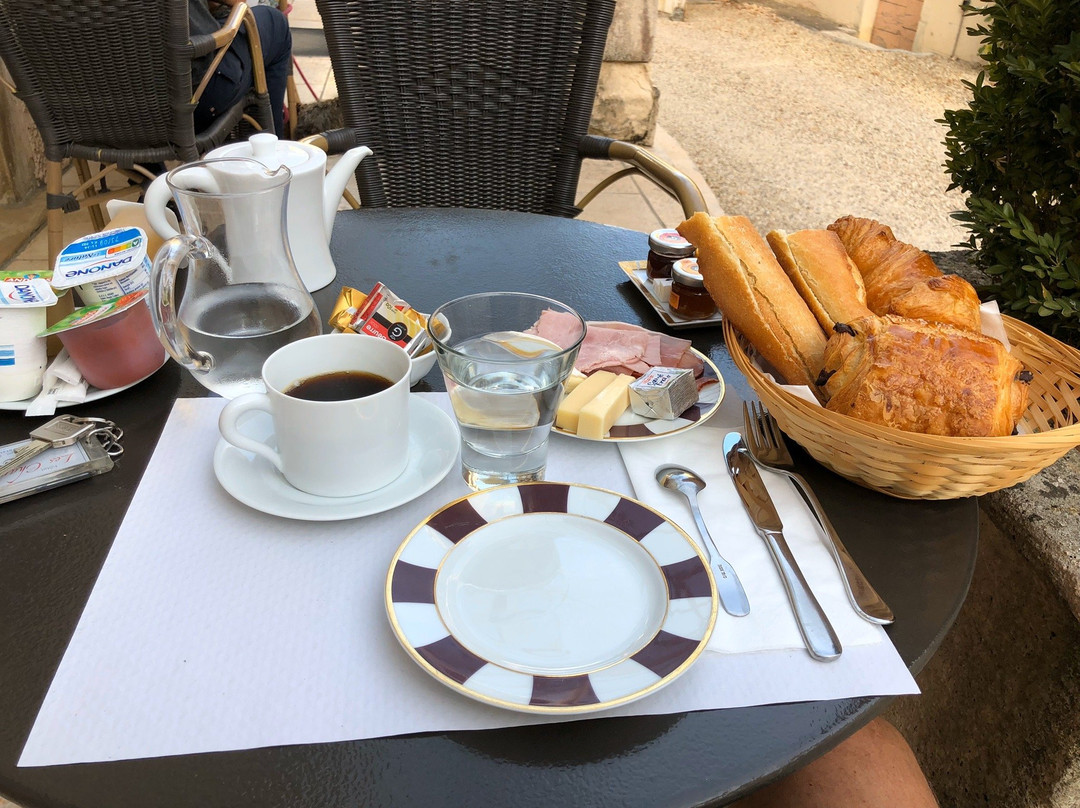Hôtel les Charmes主图