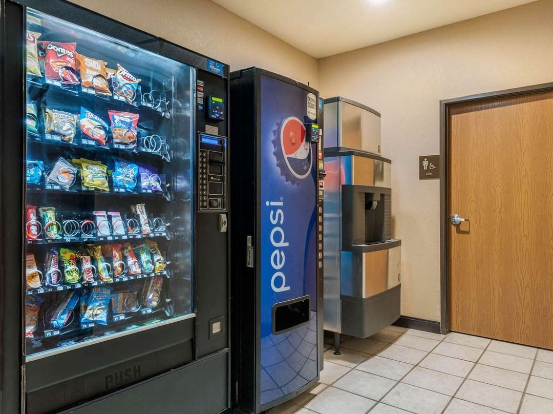 Comfort Inn Warren I-69主图