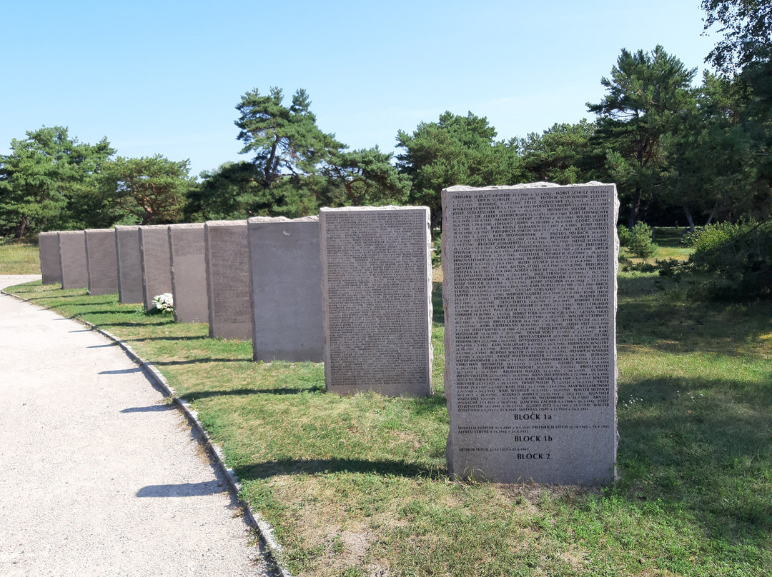 German Memorial Cemetery景点图片