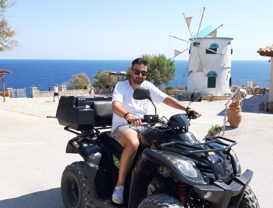 George & Nick Rentals-扎金索斯镇必去景点