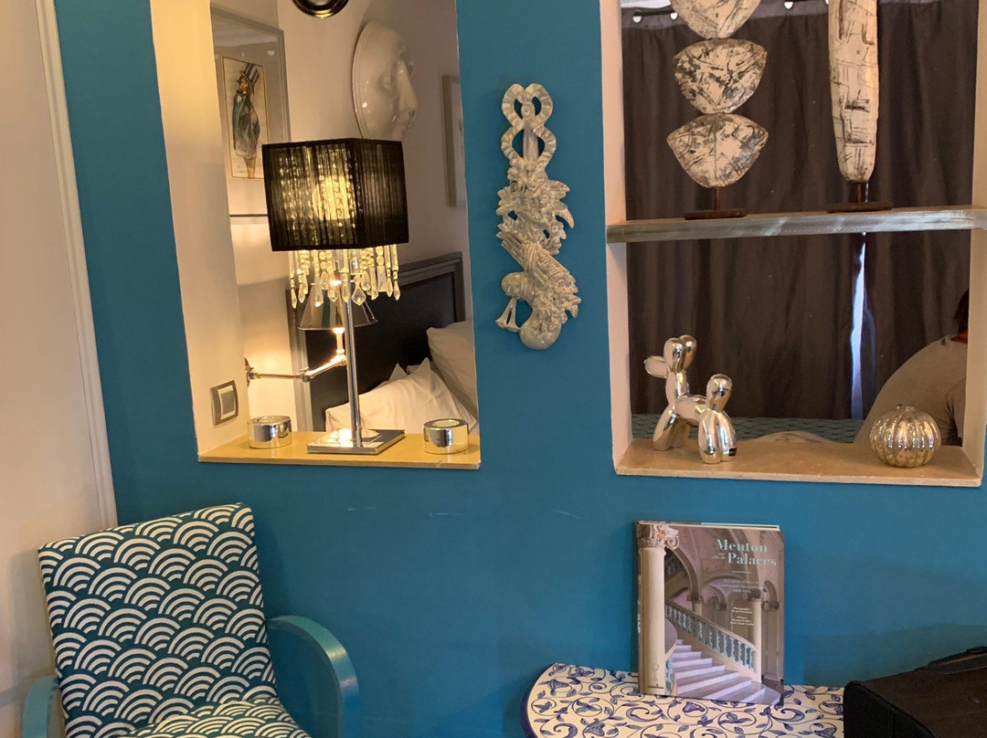 Sous l'Olivier主图