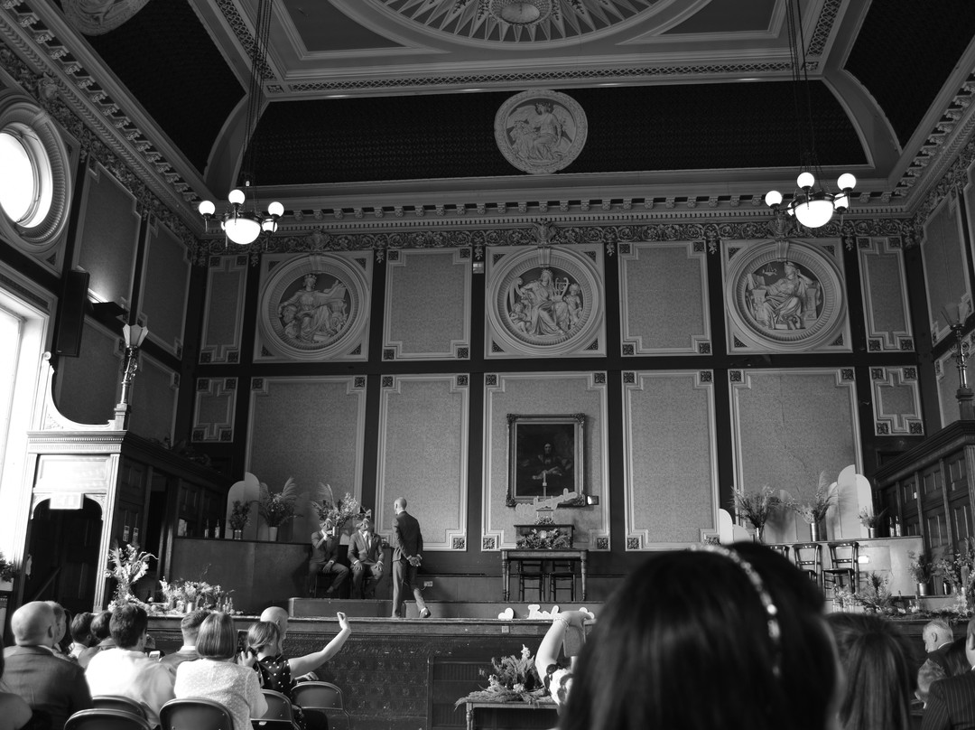 Todmorden Town Hall景点图片
