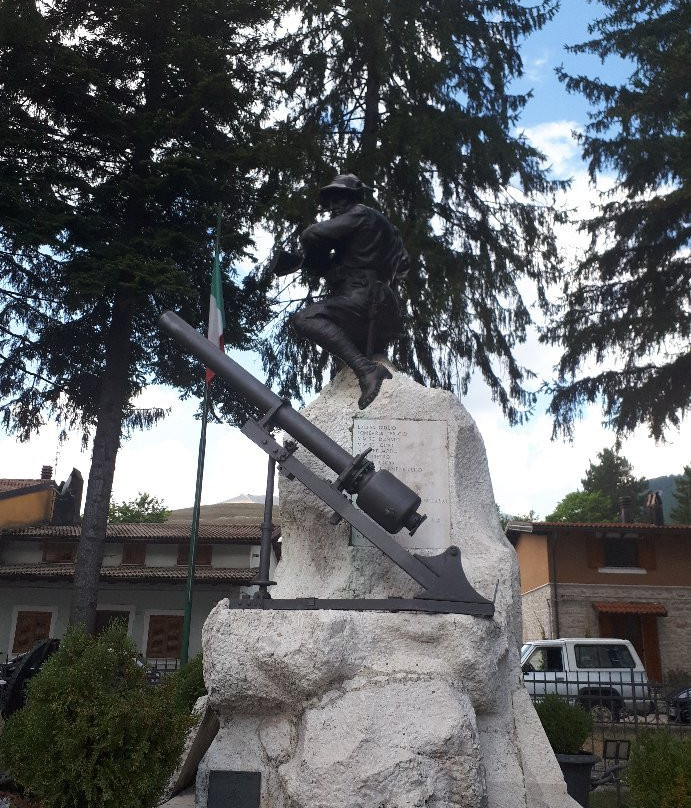 Monumento ai caduti景点图片