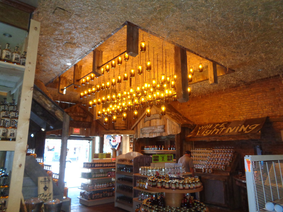 Deadwood Distilling Company Shop-戴德伍德必去景点