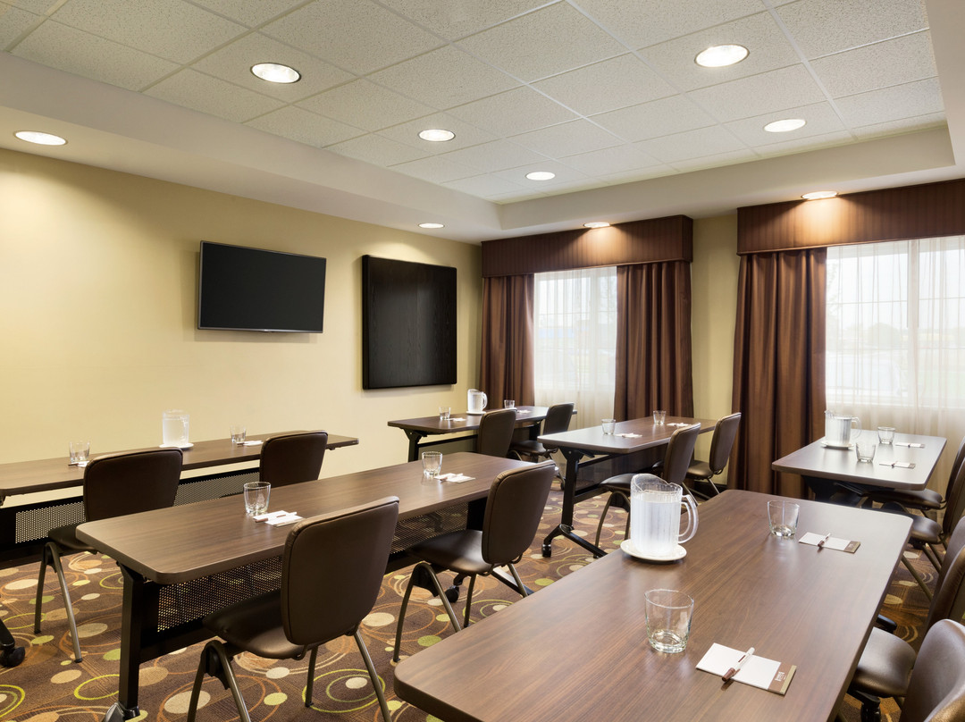 西埃德蒙顿驻桥套房酒店主图