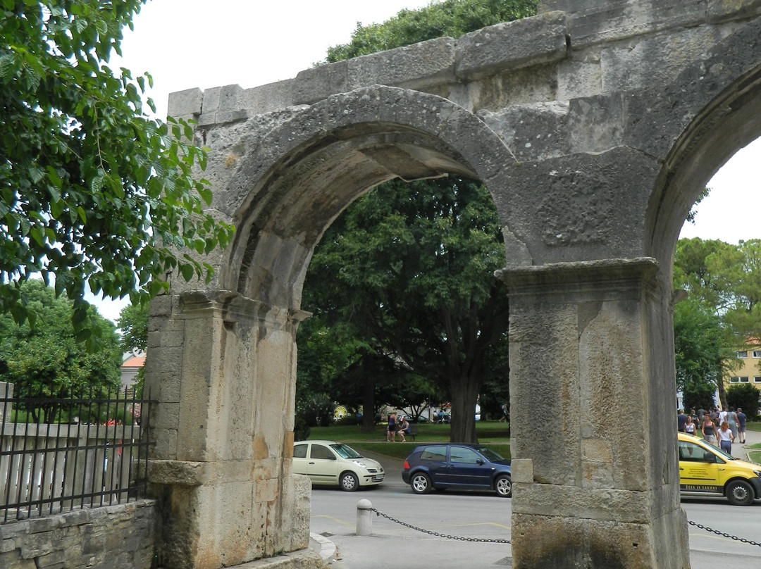 The Twin Gates of Pula-普拉必去景点