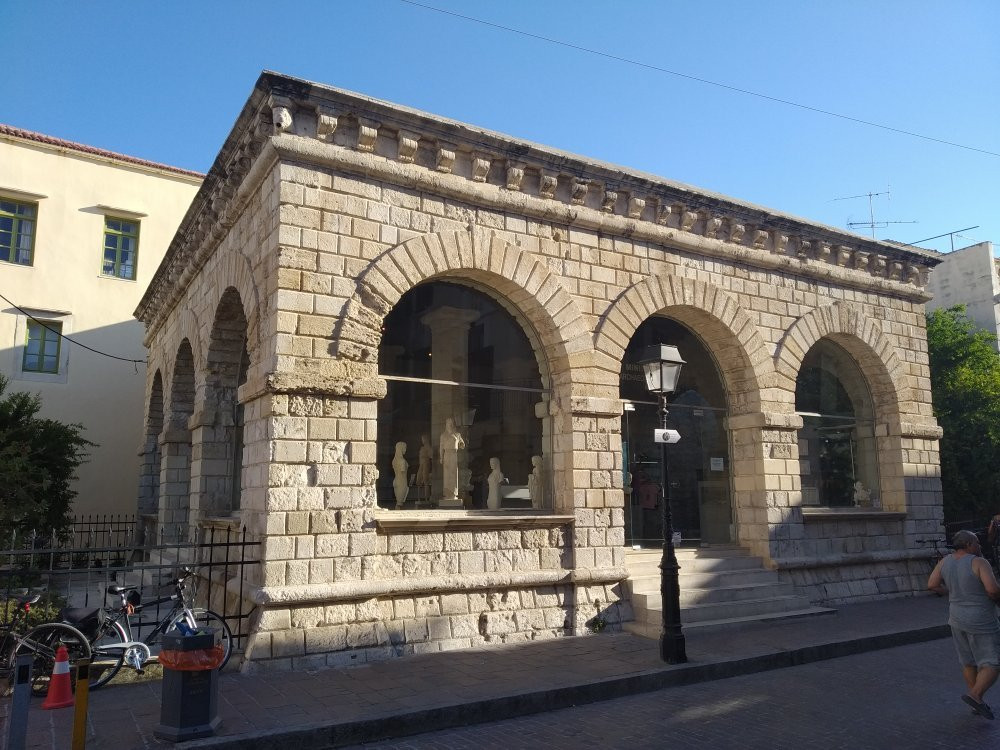 Loggia Veneziana-雷斯蒙必去景点