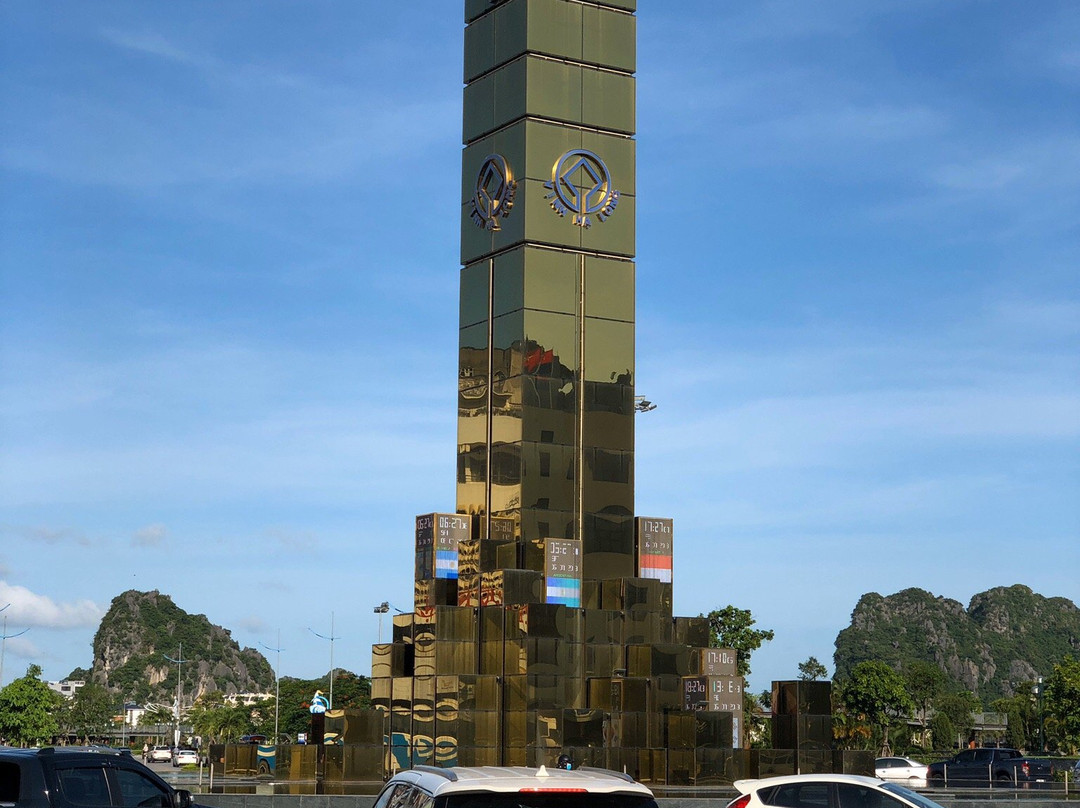Clock Tower Roundabout-Ha Long City必去景点
