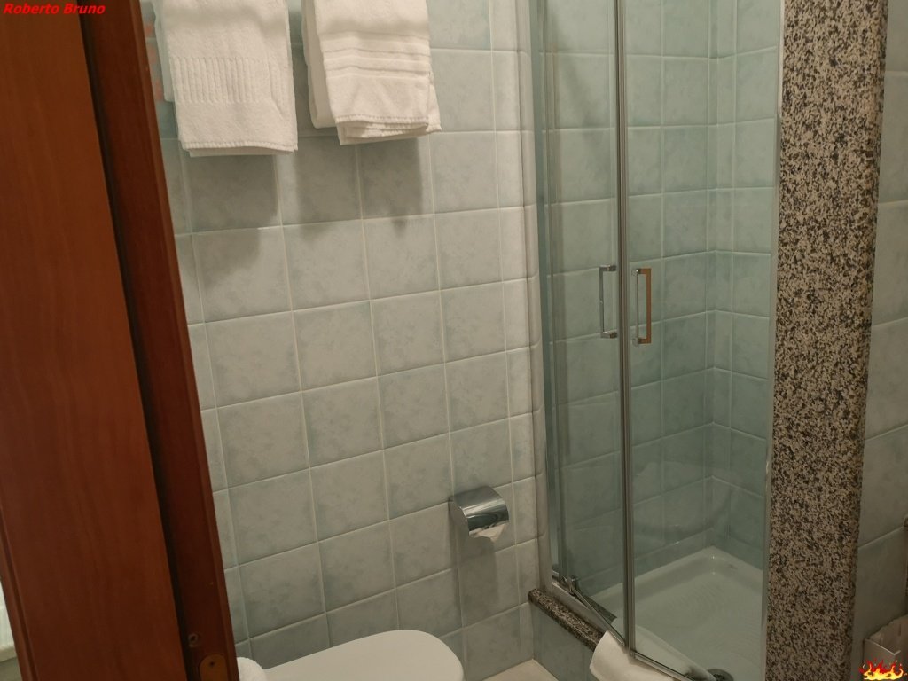 玛丽娅罗萨日亚酒店-浴室