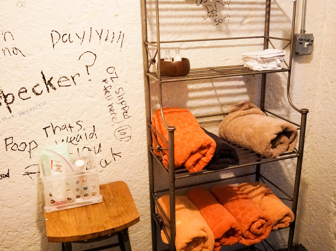 Old Jail Inn Parke County - Drunk Tank Winery主图