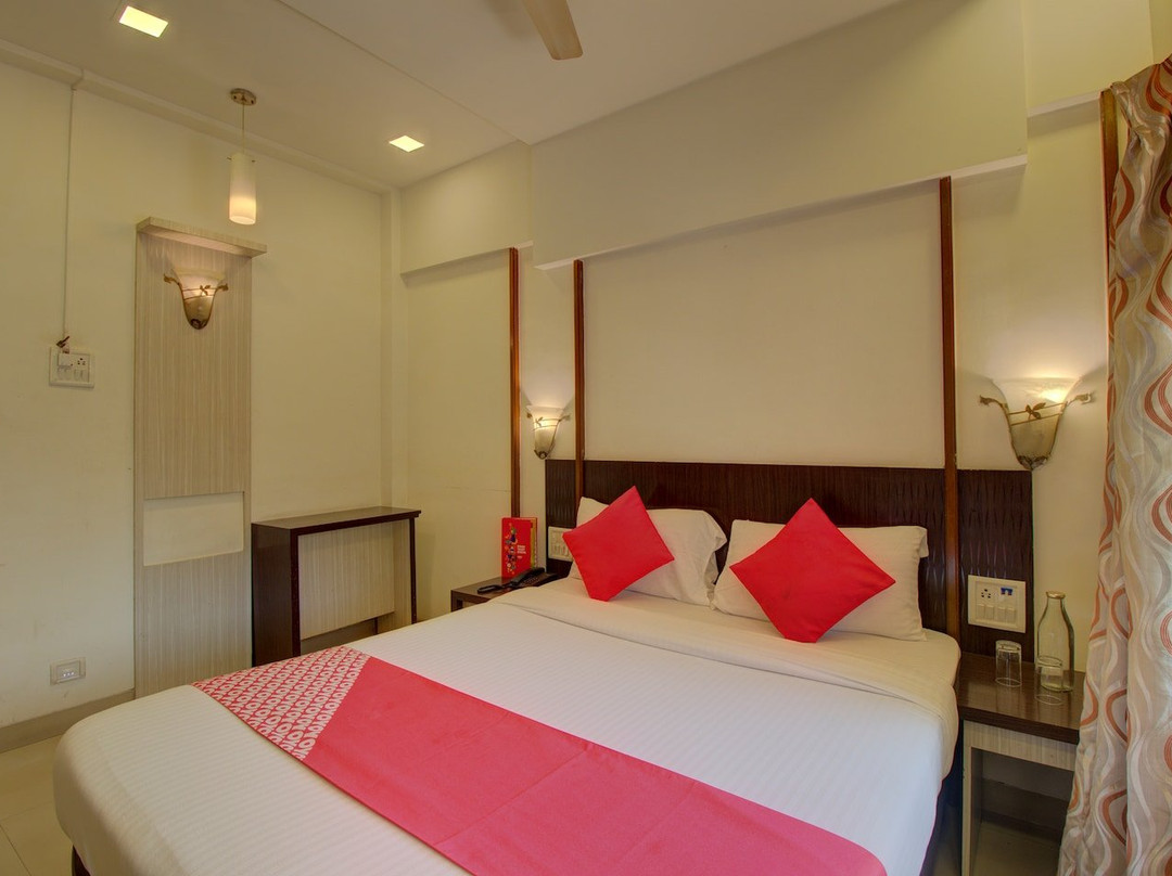 OYO 1781 Hotel Panchratna主图