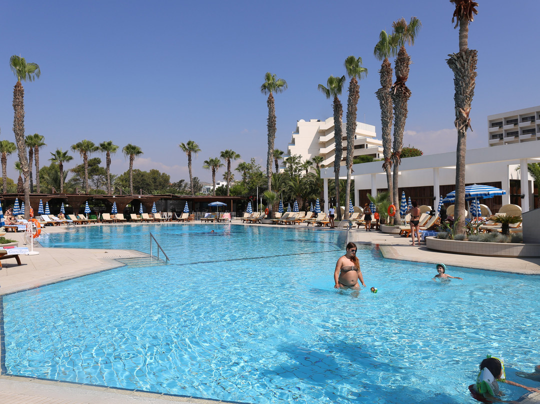 格兰德度假酒店主图