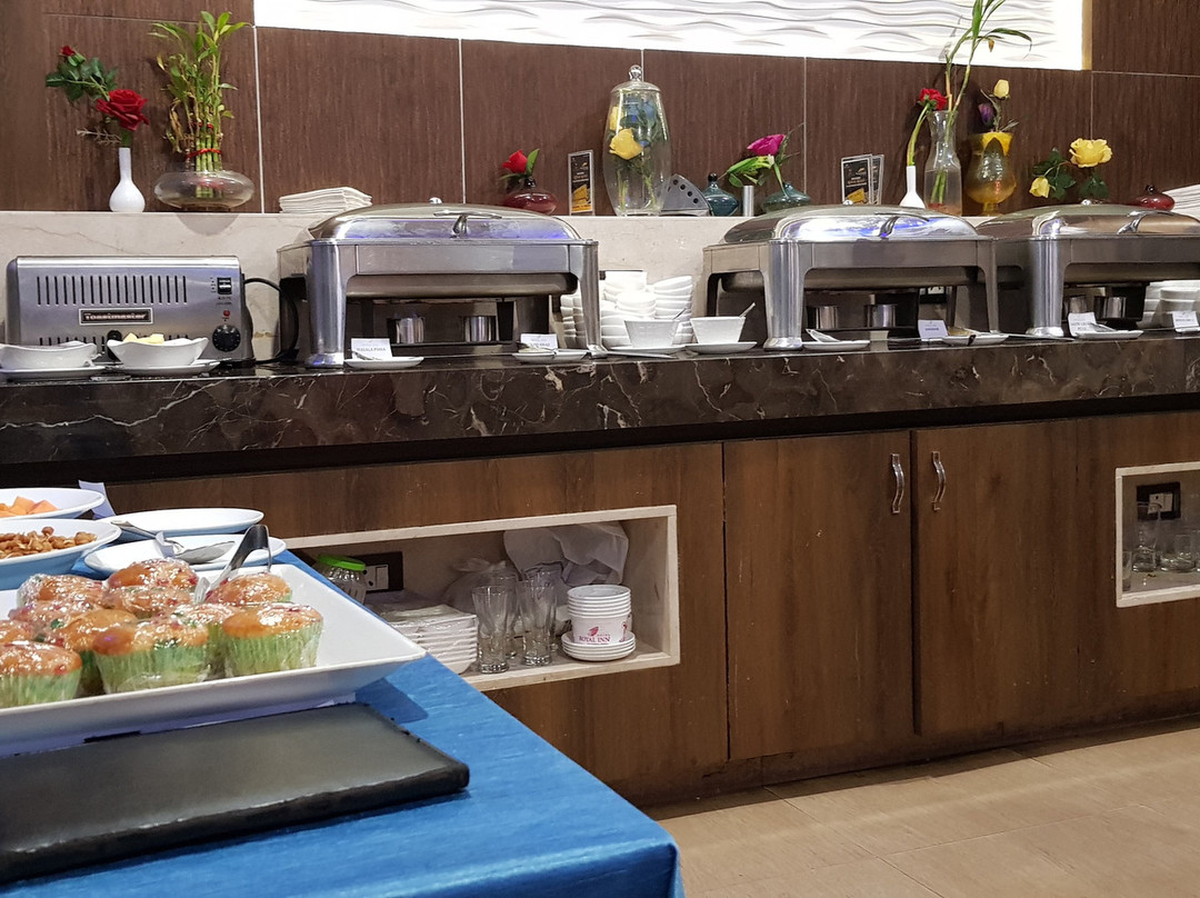 Royal Inn Hotel主图