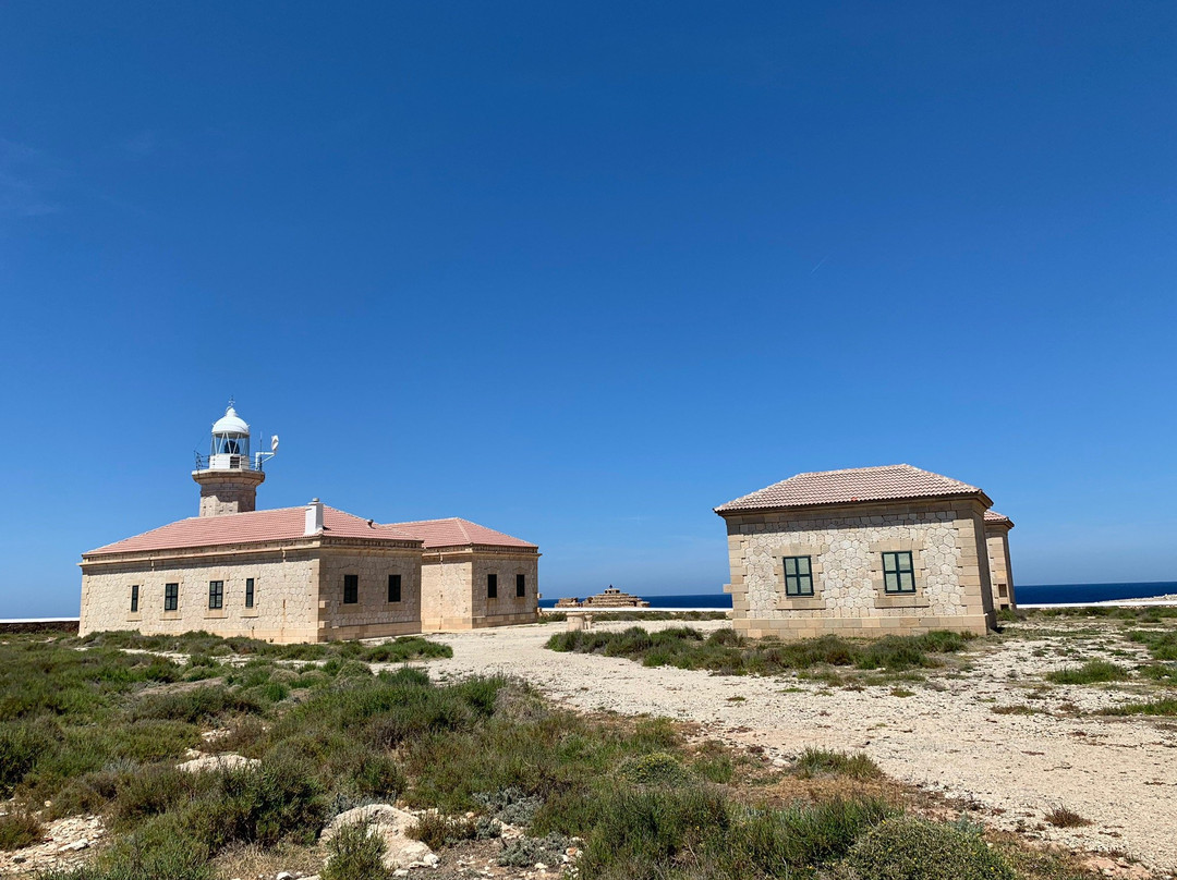 Faro de Punta Nati景点图片