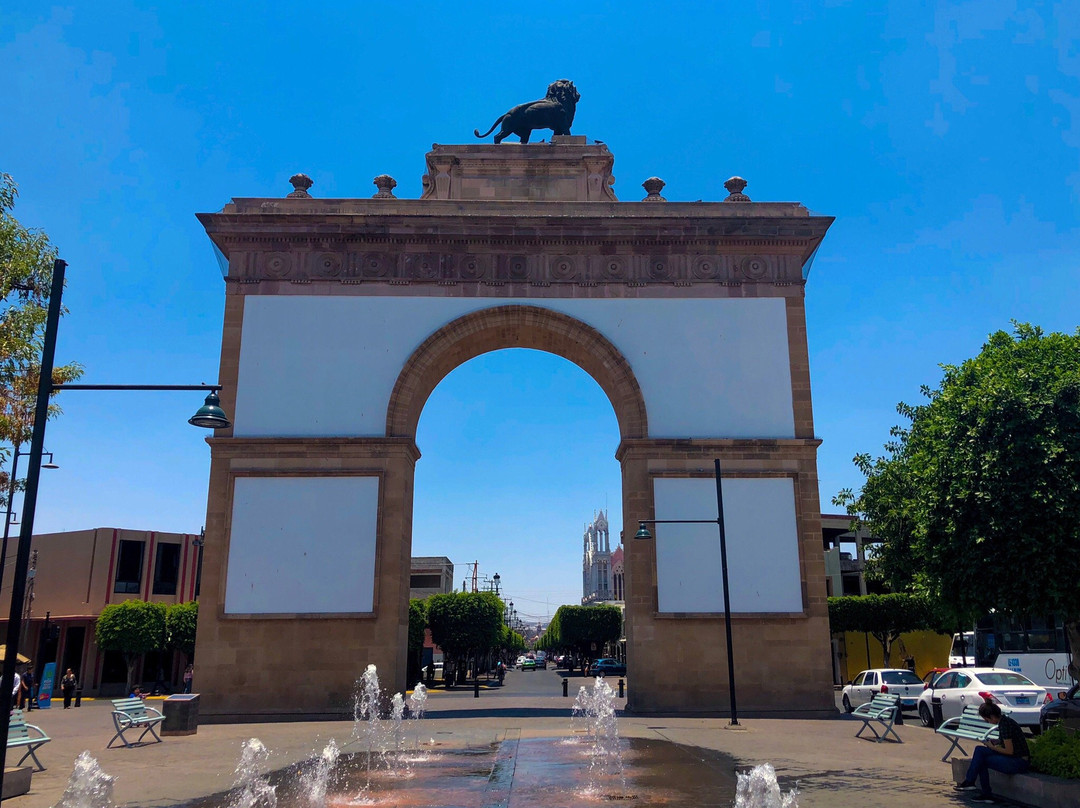 Arco Triunfal de la Calzada de los Héroes-利昂必去景点