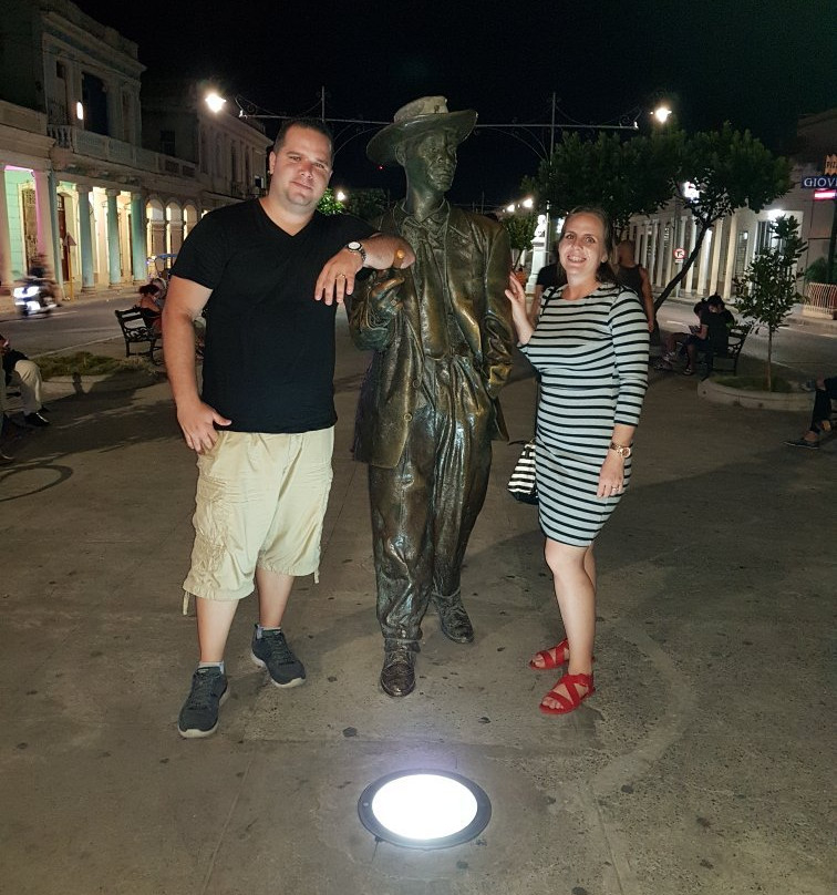 Estatua de Benny More景点图片
