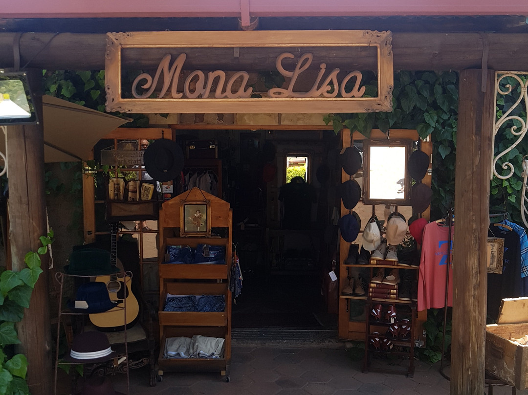 Mona Lisa Garment Gallery-克拉伦斯必去景点