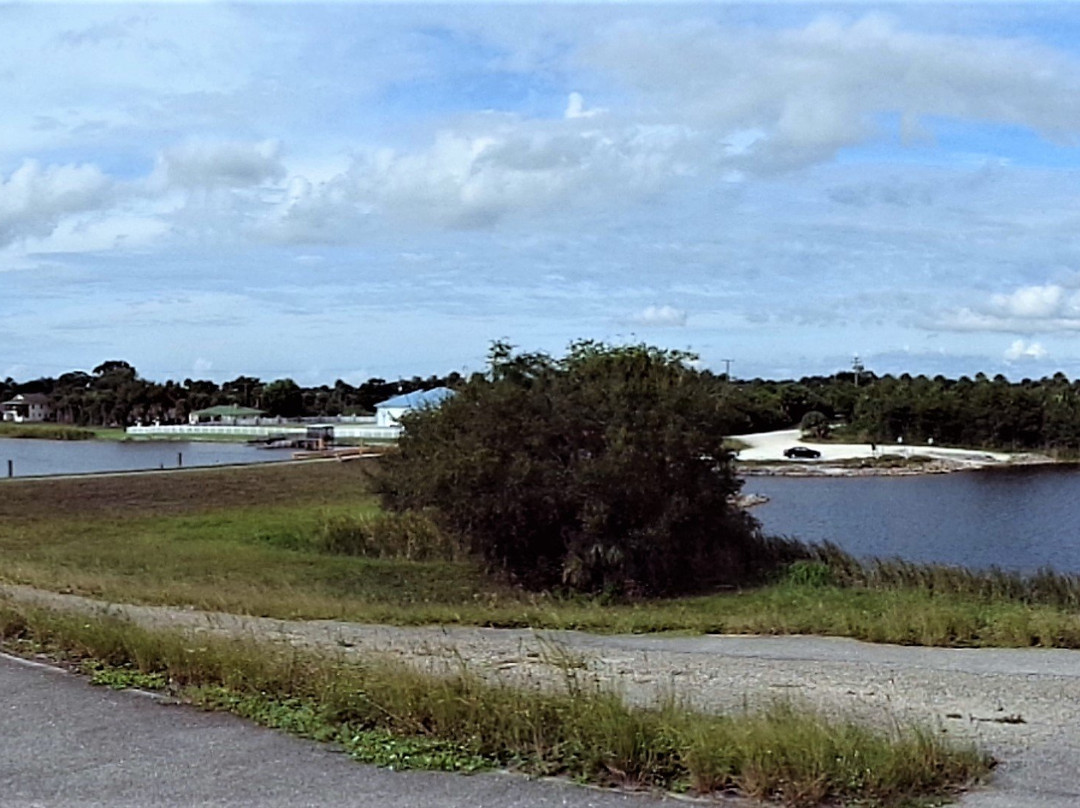 Taylor Creek Stormwater Treatment Area Trailead景点图片