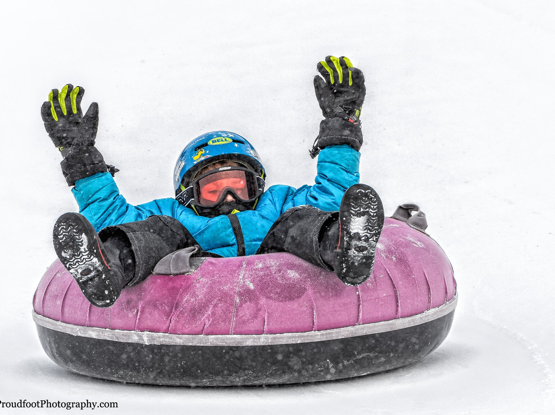 River Valley Winter Tube Slide-圣玛丽必去景点