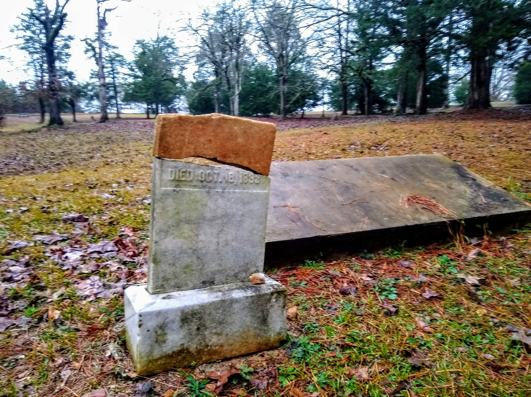 Cedar Lane Cemetery景点图片