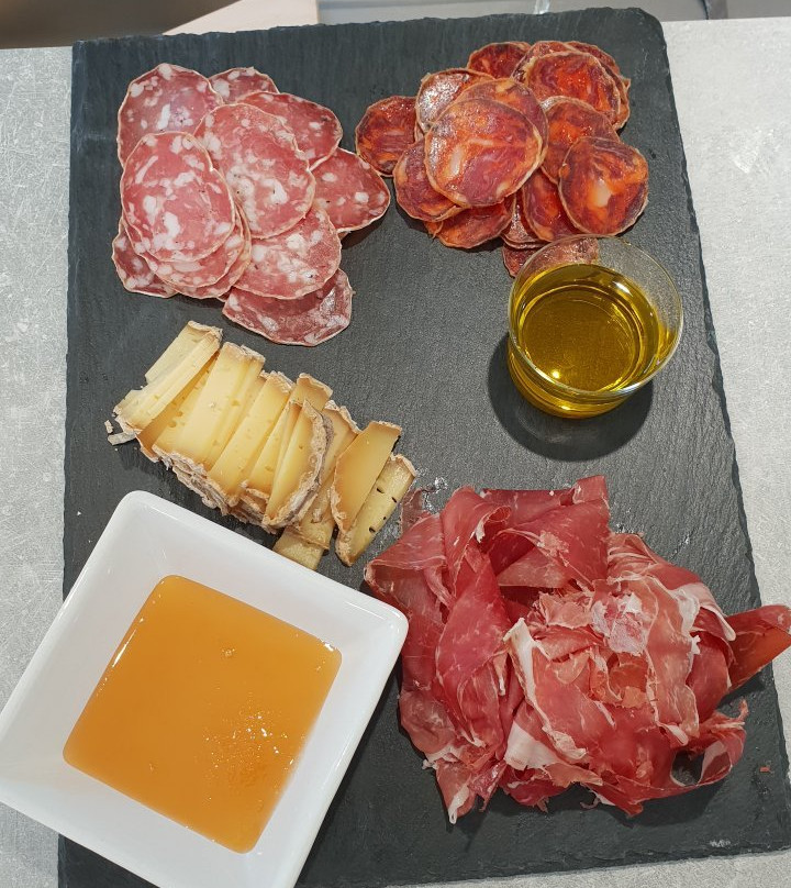 Chateau les Amoureuses - La Boutique-Bourg-Saint-Andeol必去景点