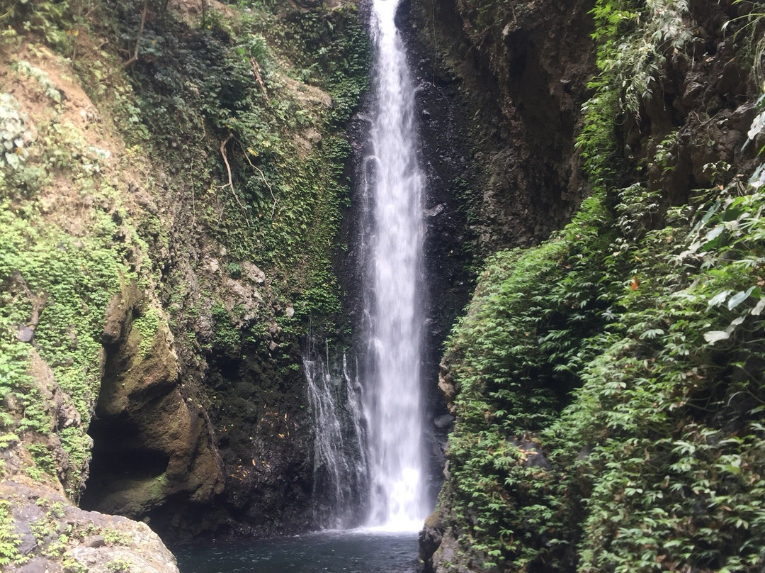 Colek Pamor Waterfalls景点图片