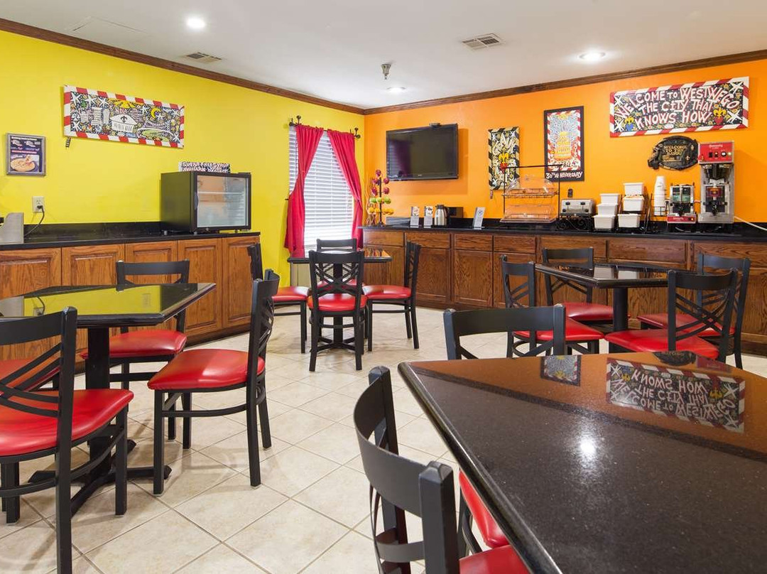 贝斯特韦斯特牛轭湖旅馆主图