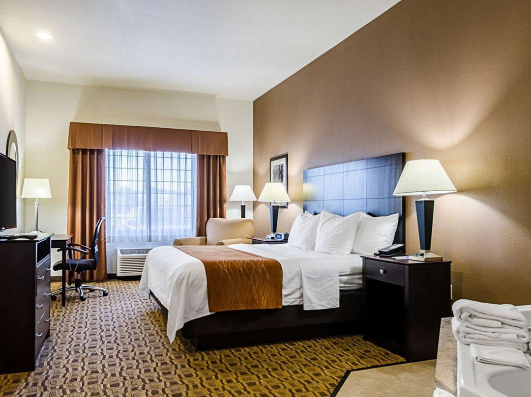 Comfort Inn & Suites Lawrence - University Area主图