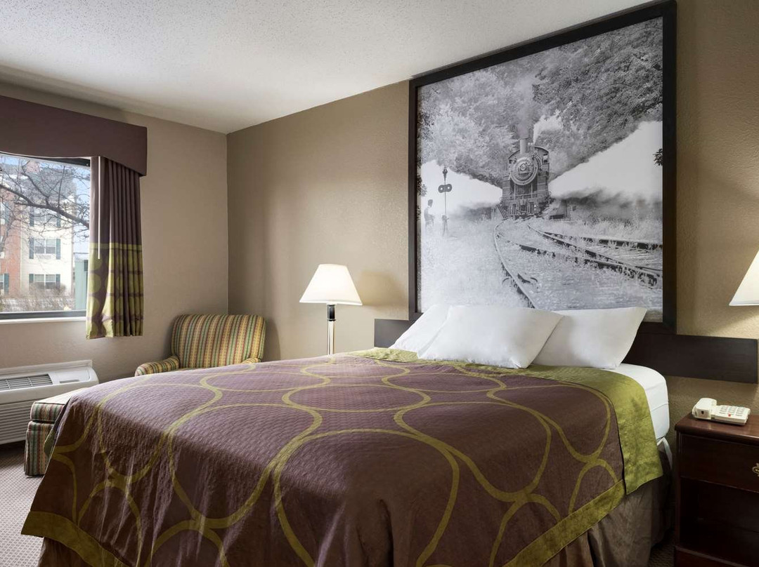 Super 8 by Wyndham Green Bay I-43 Bus. Park主图