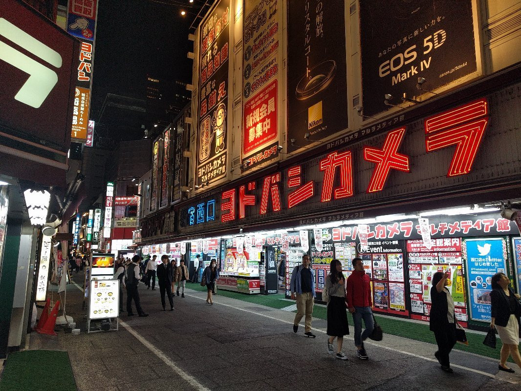 新宿西口照相机街景点图片