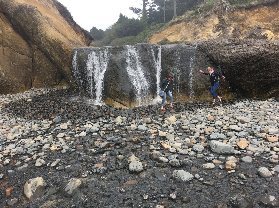 Hug Point State Recreation Site-Arch Cape必去景点