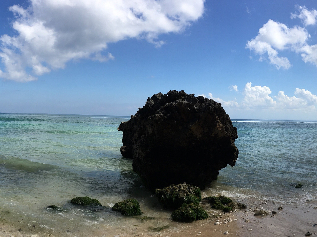 Pemutih Beach景点图片