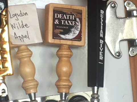 Ernie's Tin Bar-佩塔卢马必去景点