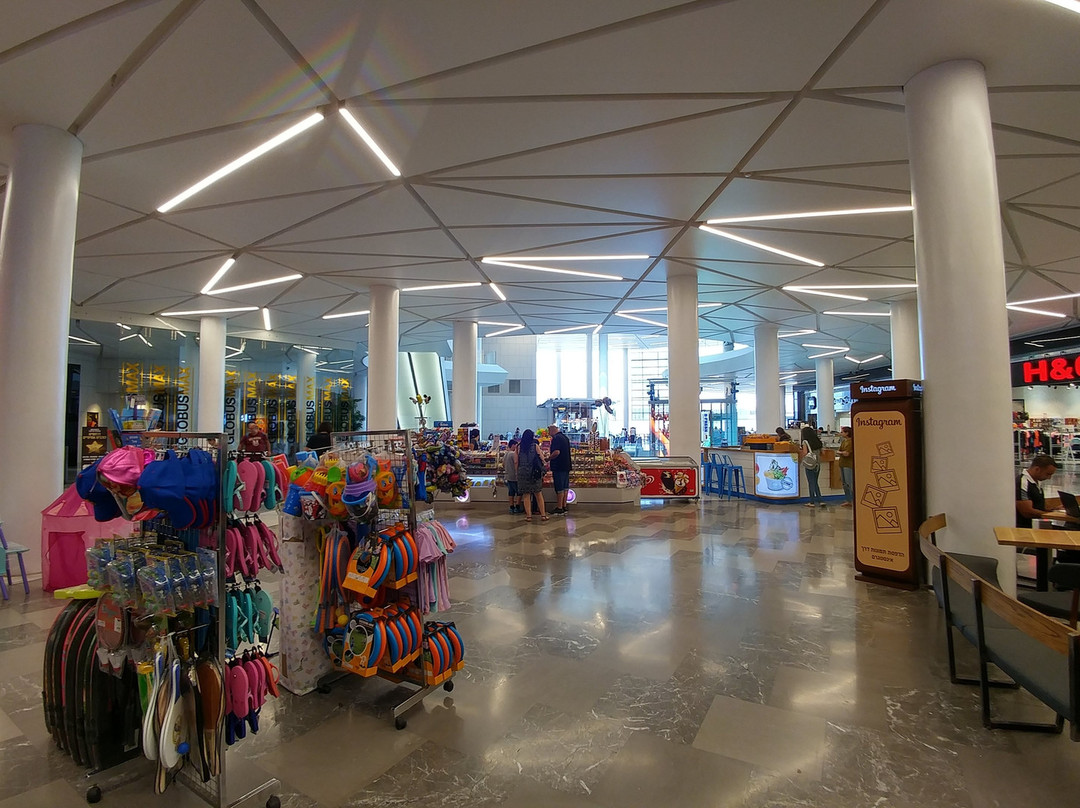 Oshiland Mall-Kefar Sava必去景点