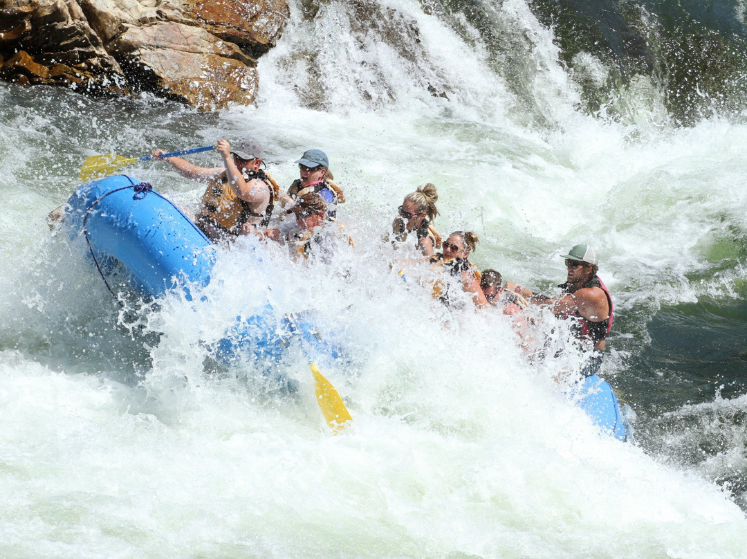 Wiley E Waters Whitewater Rafting景点图片