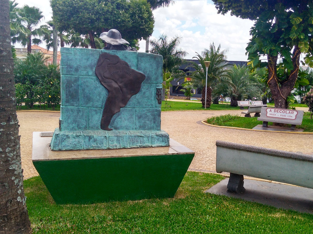 Praca Coronel Piza-Lins必去景点