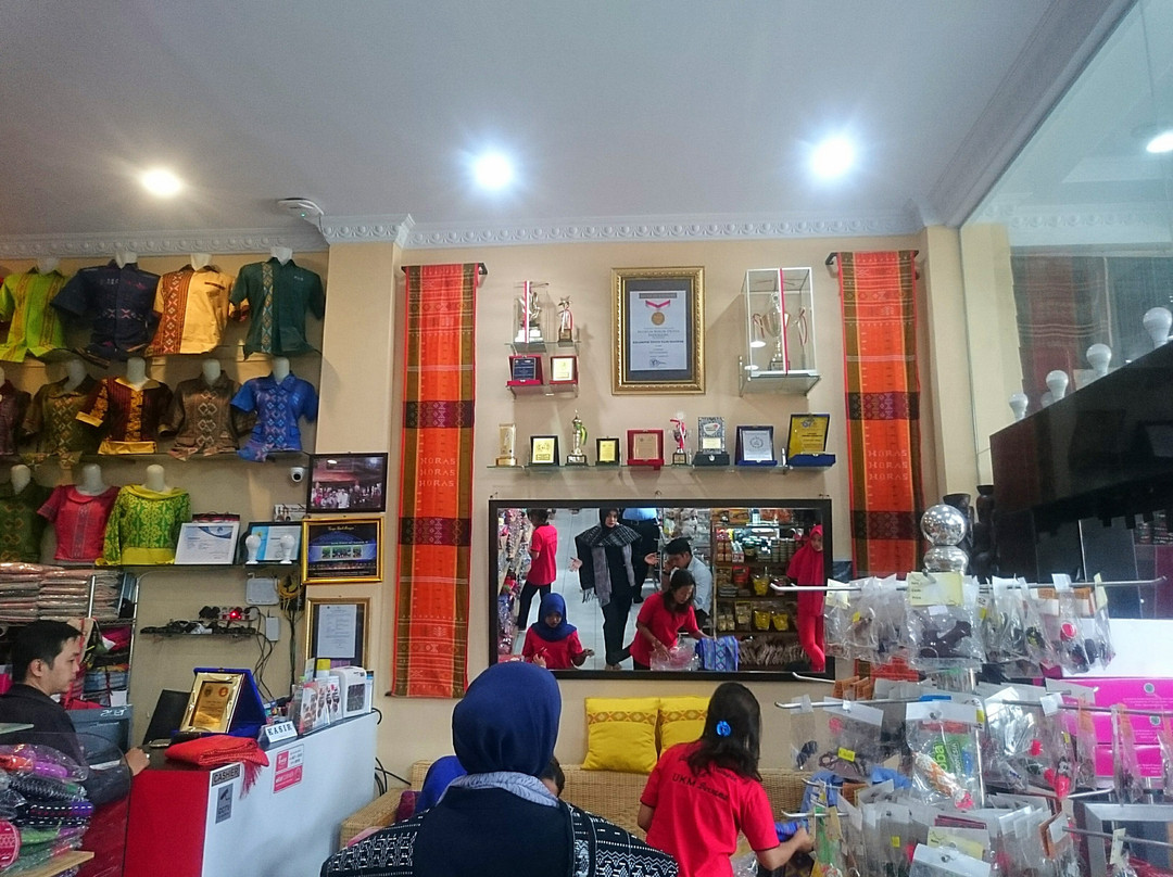 Galeri Ulos Sianipar景点图片