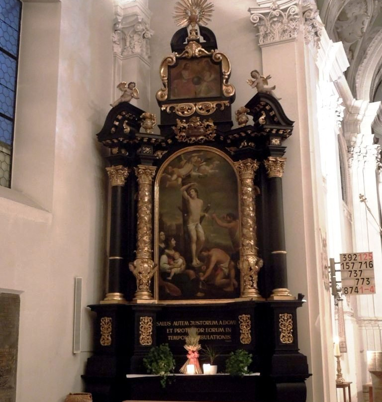 Evangelische Dreieinigkeitskirche-霍伊特必去景点