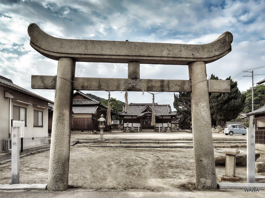 Kogarasu Shrine-丸龟市必去景点