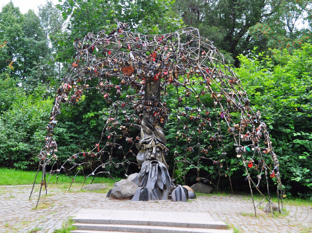 Sculpture Happiness Tree景点图片