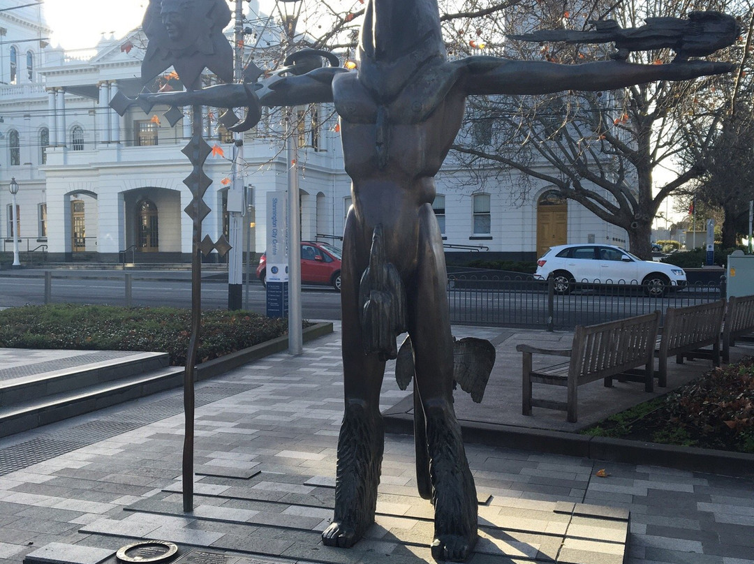 The Sun & The Moon Sculpture - Paul Juraszek-Malvern必去景点