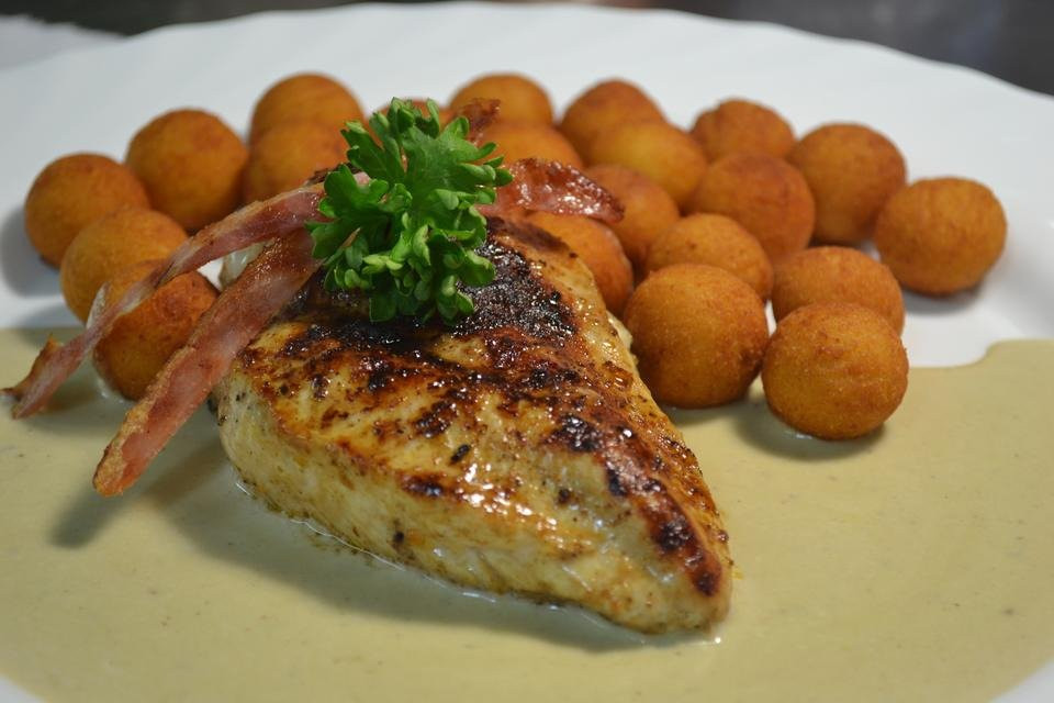 Uvaly餐馆和美食-Restaurace a Penzion Petra