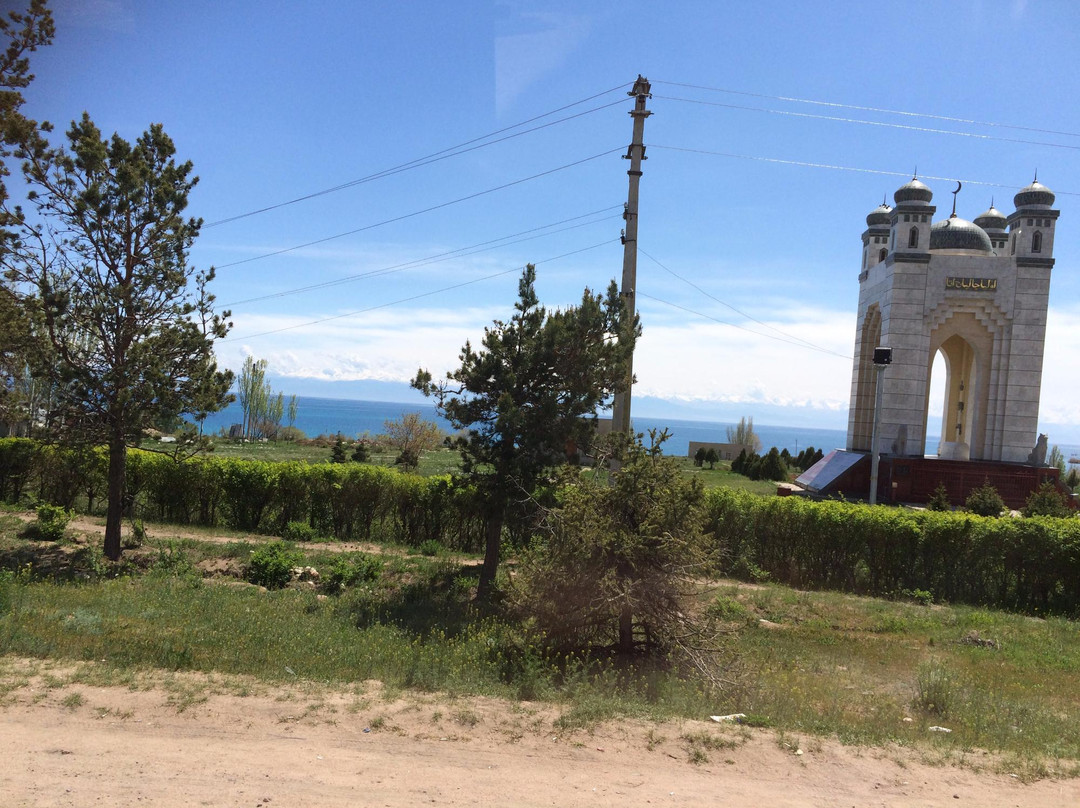 Oluya Cholpon Ata Mausoleum-乔尔蓬阿塔必去景点