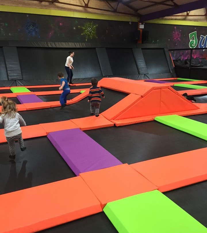 Jump Warehouse景点图片
